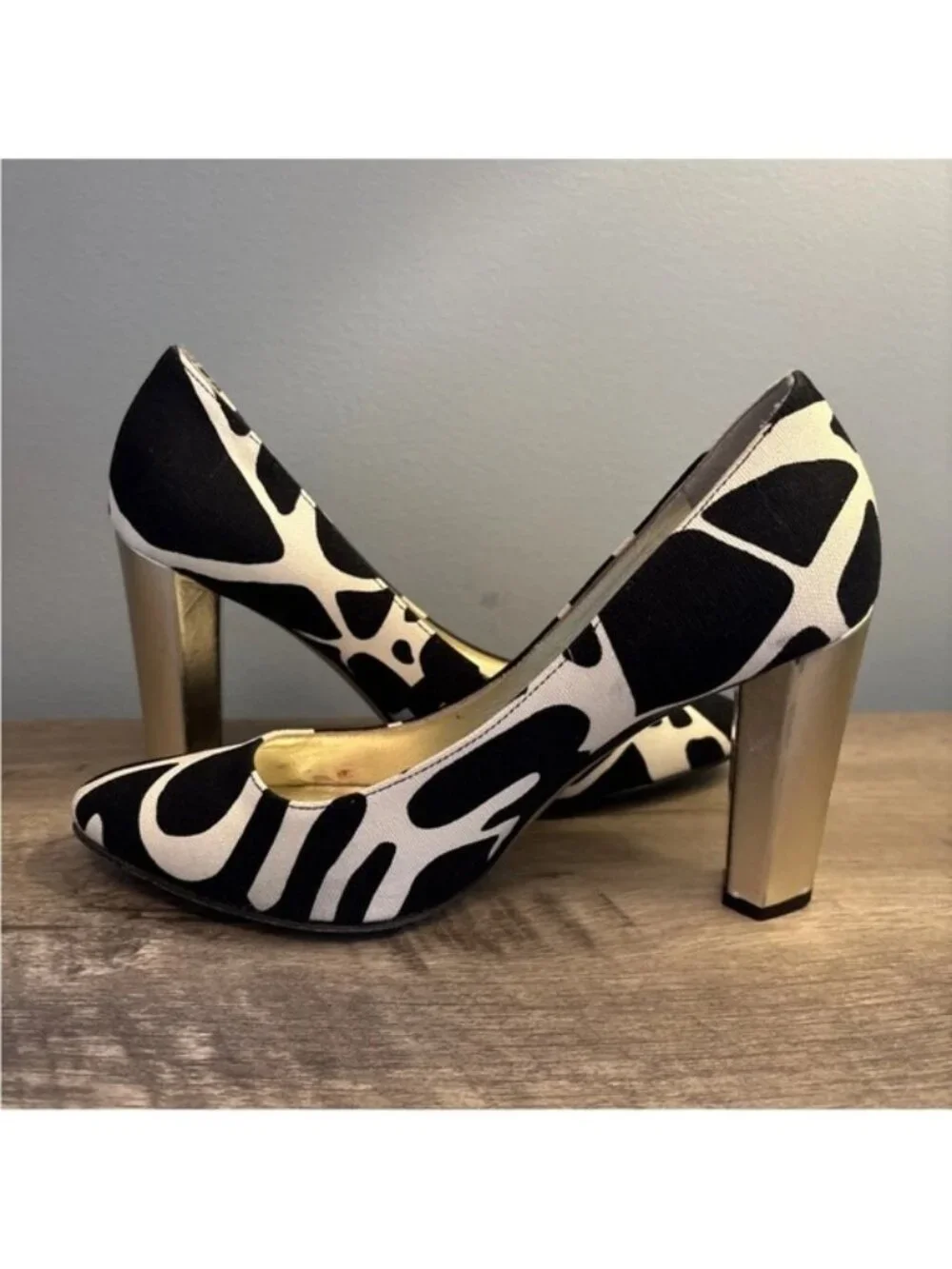 Diane Von Furstenberg Women's Black White Print Pump Heels Shoes Gold Heel 7M - Picture 12 of 14